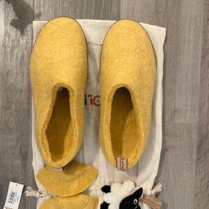 Yellow Women's Felt Slip-On Slippers